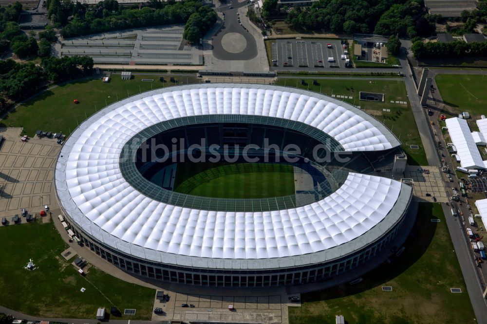 Berlin von oben - Arena des Stadion Olympiastadion in Berlin