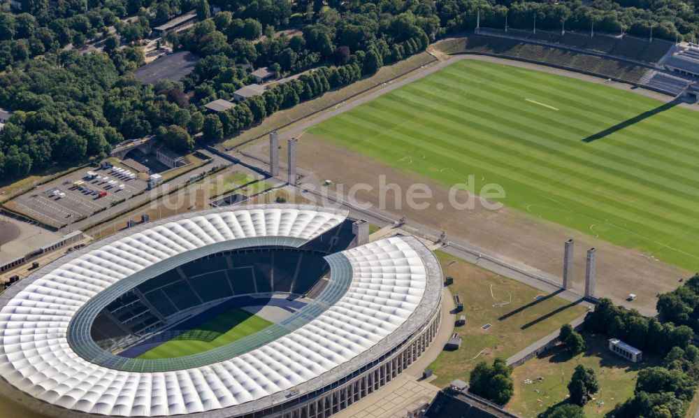 Berlin aus der Vogelperspektive: Arena des Stadion Olympiastadion in Berlin