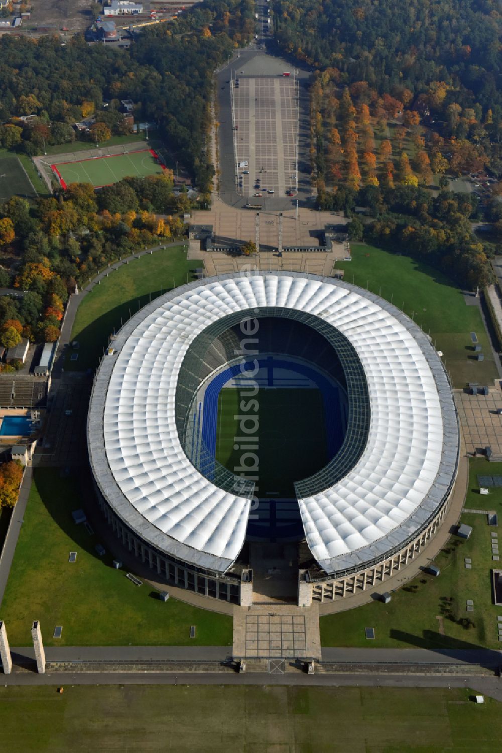 Berlin aus der Vogelperspektive: Arena des Stadion Olympiastadion in Berlin