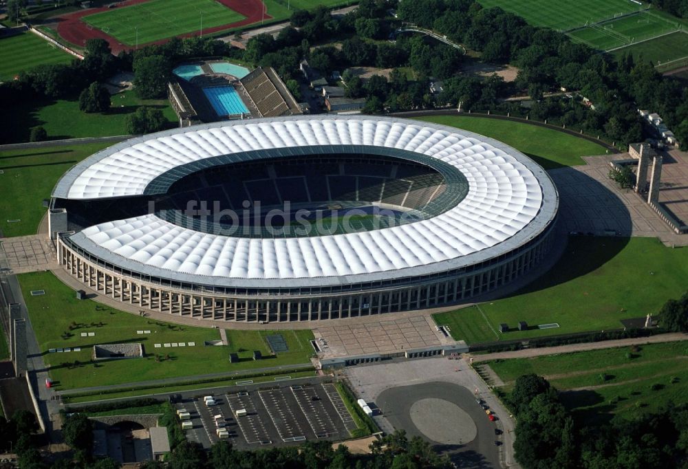 Berlin von oben - Arena des Stadion Olympiastadion in Berlin