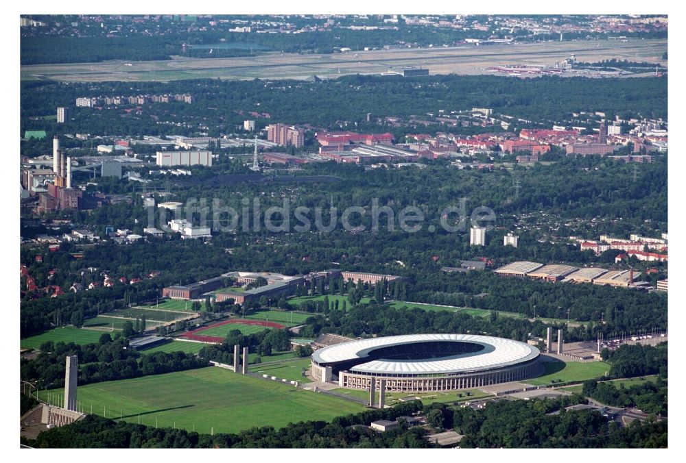 Berlin von oben - Arena des Stadion Olympiastadion in Berlin