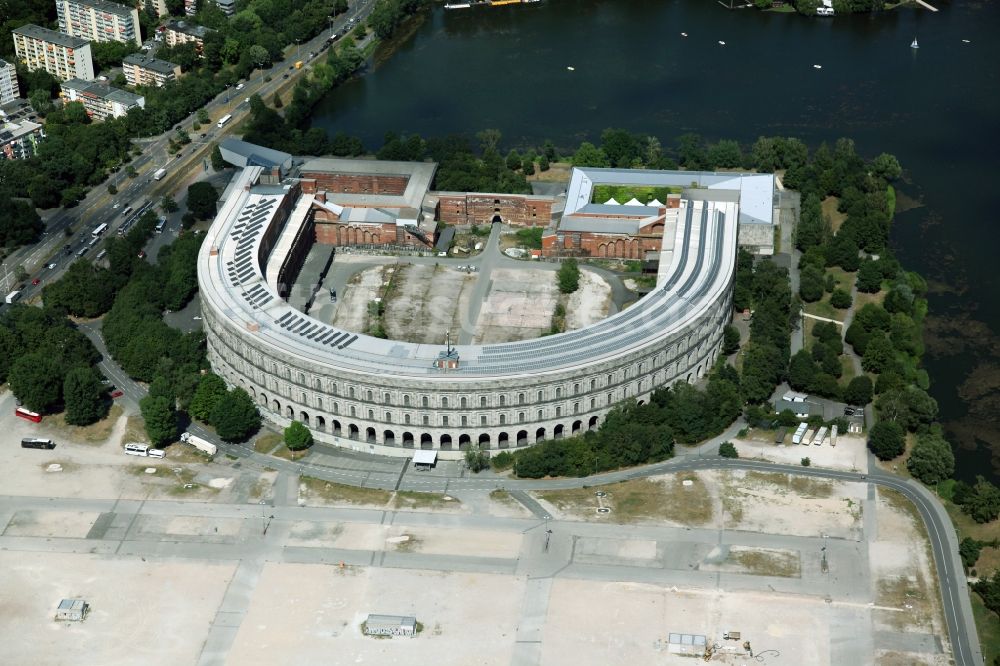 Nürnberg aus der Vogelperspektive: Arena der unvollendeten Kongresshalle auf dem heutigen Dokumentationszentrum Reichsparteitagsgelände in Nürnberg im Bundesland Bayern