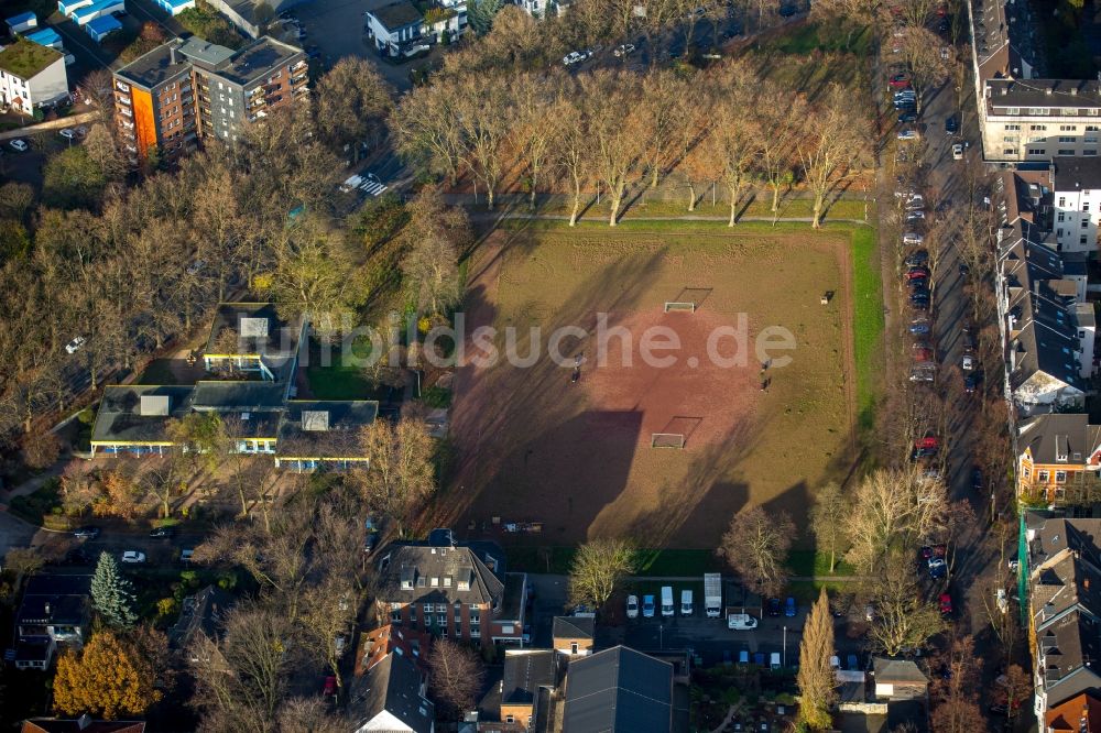 Luftbild Oberhausen - Asche- Boltzplatz an der Sedanstraße am John-Lennon-Platz in Oberhausen im Bundesland Nordrhein-Westfalen