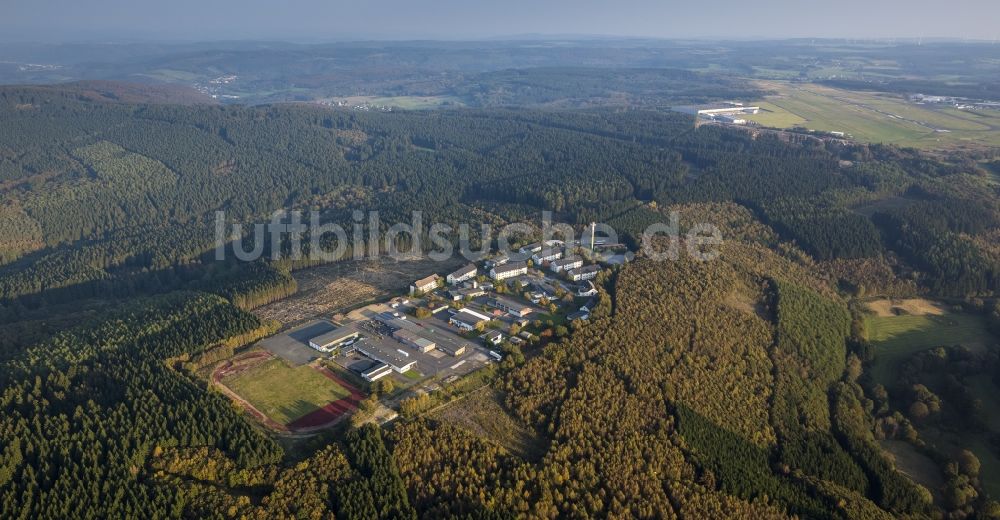 Burbach aus der Vogelperspektive: Asylantenheim in der ehemaligen Siegerland-Kaserne in Burbach im Bundesland Nordrhein-Westfalen