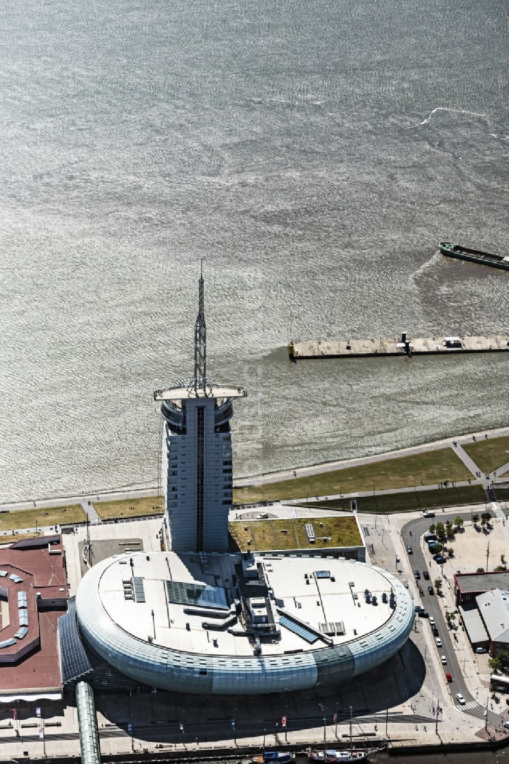 Luftaufnahme Bremerhaven - Atlantic Hotel Sail City und Klimahaus in Bremerhaven im Bundesland Bremen