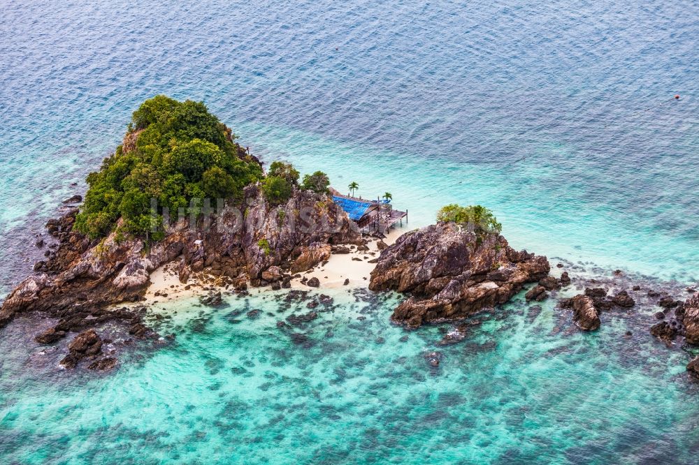 Tambon Phru Nai von oben - Atoll an der Wasseroberfläche Andaman Meer in Tambon Phru Nai in Chang Wat Phang-nga, Thailand