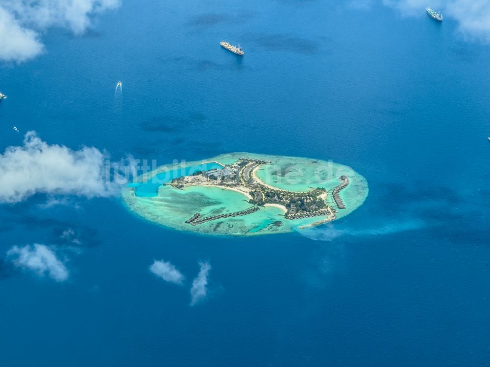 Male von oben - Atoll an der Wasseroberfläche Feydhoofinolhu in Male in Malediven