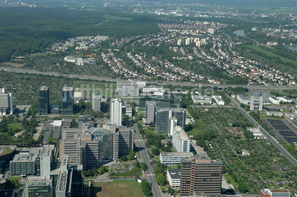 Frankfurt am Main von oben - Atricom Bürohaus in Frankfurt-Niederrad