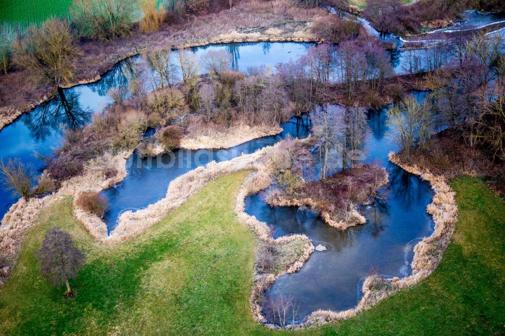 Bad Birnbach aus der Vogelperspektive: Auenlandschaft im Rottal am Flussverlauf der Rott in Bad Birnbach im Bundesland Bayern