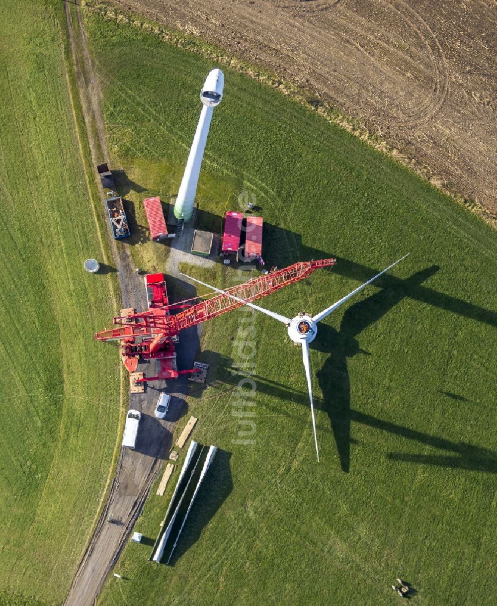 Velbert von oben - Aufbau und Installation einer Windkraftanlage auf dem Bremberg bei Velbert im Ruhrgebiet im Bundesland Nordrhein-Westfalen NRW