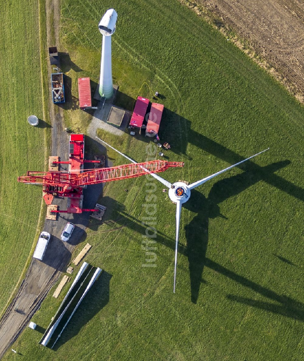 Velbert aus der Vogelperspektive: Aufbau und Installation einer Windkraftanlage auf dem Bremberg bei Velbert im Ruhrgebiet im Bundesland Nordrhein-Westfalen NRW