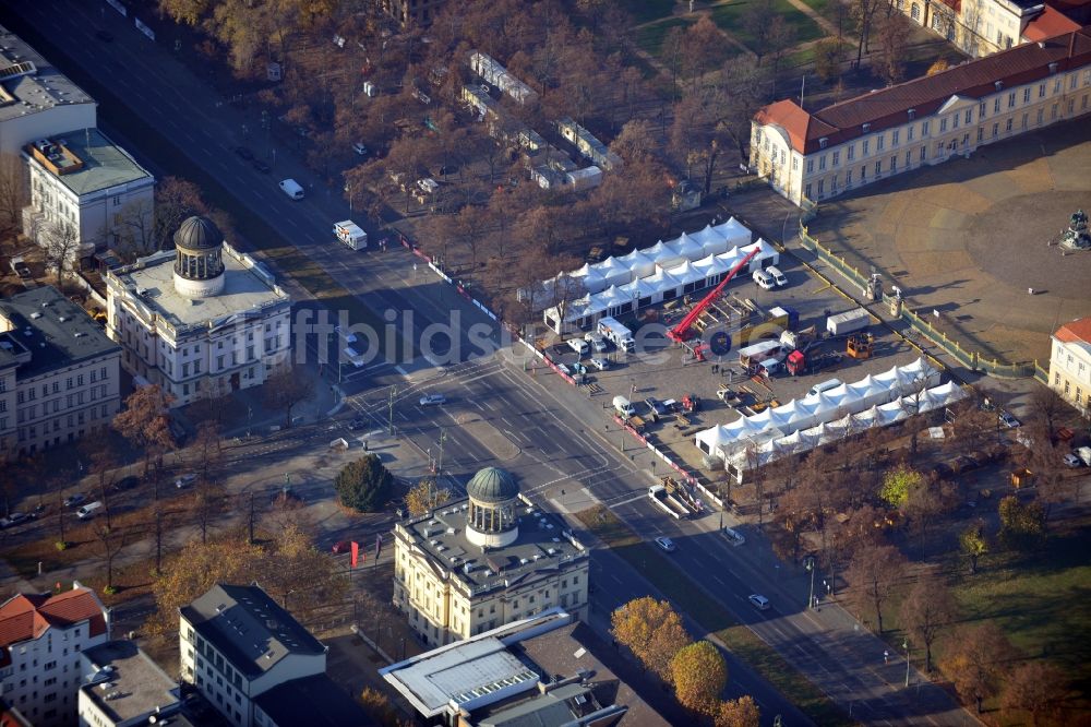 Luftbild Berlin OT Charlottenburg - Aufbau des Weihnachtsmarktes vor dem Schloss Charlottenburg in Berlin