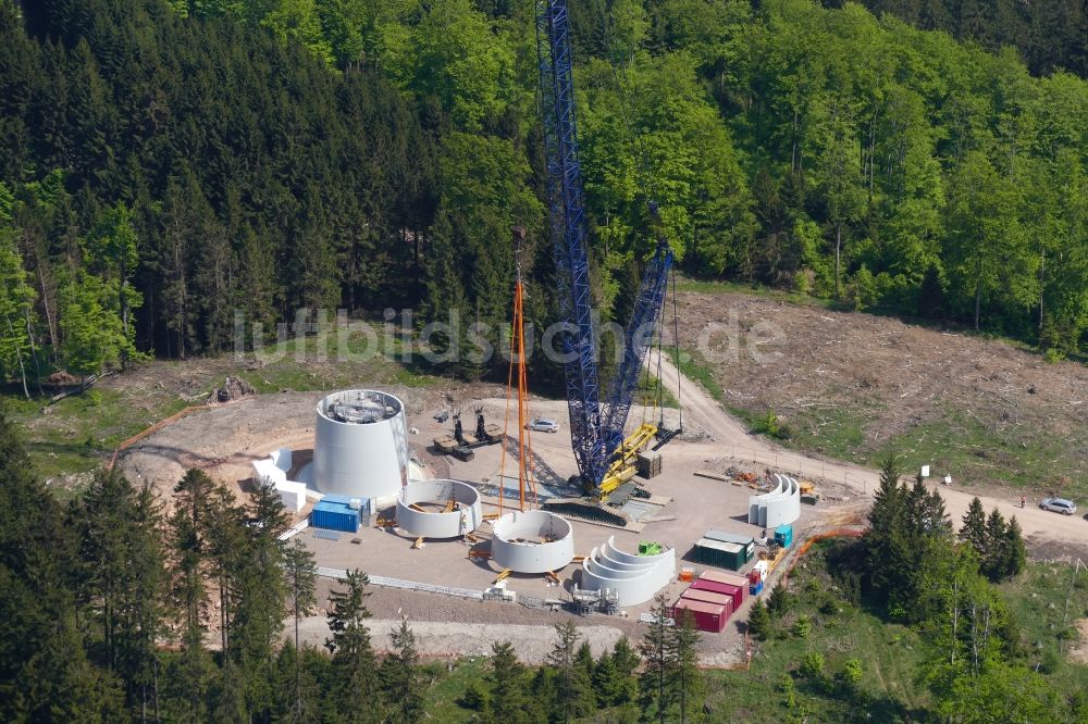 Gutsbezirk Kaufunger Wald von oben - Aufbau von Windenergieanlagen (WEA) - Windrad- im Gutsbezirk Kaufunger Wald im Bundesland Hessen