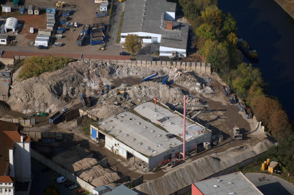 Luftaufnahme Berlin - Aufbereitungsstätte / Lagerplatz von künstlischem Gestein