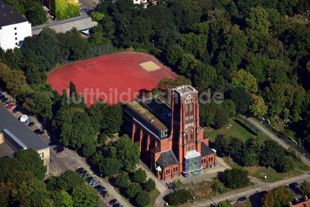 Berlin OT Friedrichshain aus der Vogelperspektive: Auferstehungskirche im Ortsteil Friedrichshain in Berlin