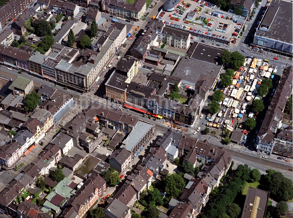 Duisburg aus der Vogelperspektive: August-Bebel-Platz im Innenstadt- Zentrum in Duisburg im Bundesland Nordrhein-Westfalen