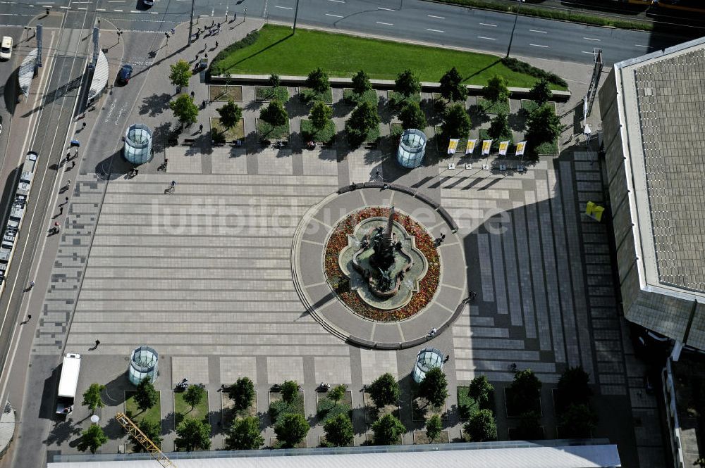 Leipzig aus der Vogelperspektive: Augustusplatz mit Mendebrunnen Leipzig