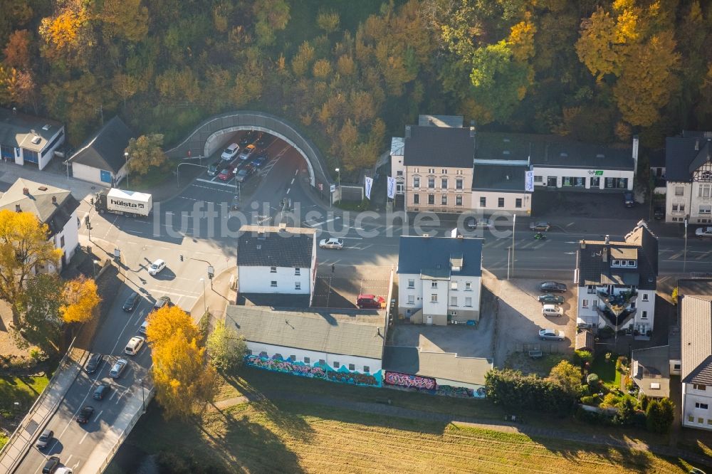 Luftbild Arnsberg - Aus- und Einfahrt des Altstadttunnels an der Henzestraße in Arnsberg im Bundesland Nordrhein-Westfalen