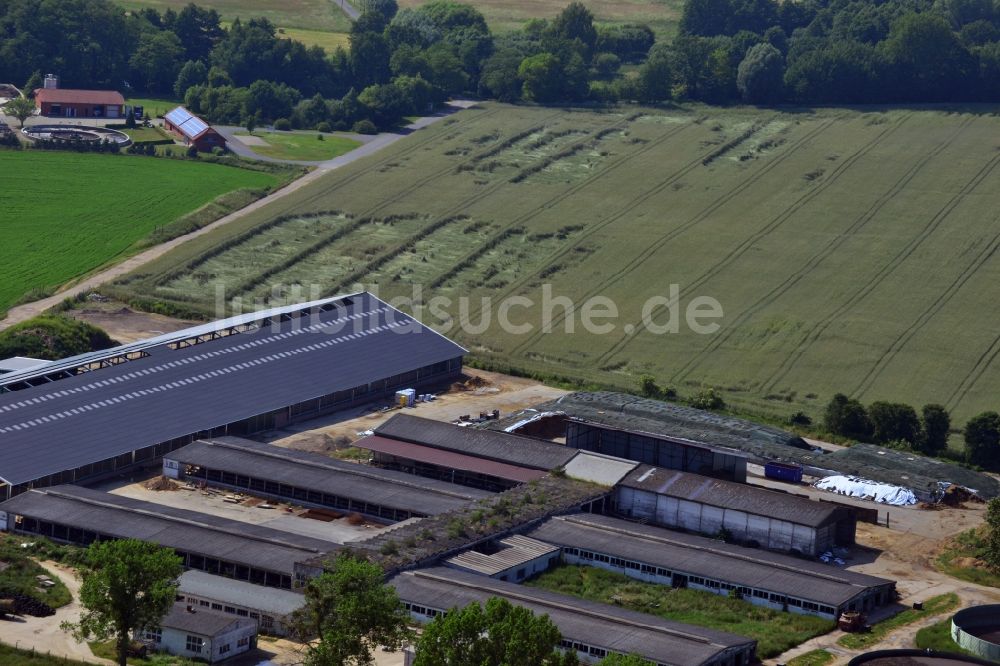 Werneuchen aus der Vogelperspektive: Aus- und Neubau der Biogas - Sammelbecken der Schweine- und Rindermastanlage an der Wegendorfer Straße in Werneuchen in Brandenburg