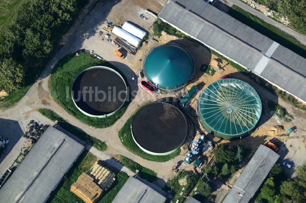 Luftaufnahme Werneuchen - Aus- und Neubau der Biogas - Sammelbecken der Schweine- und Rindermastanlage an der Wegendorfer Straße in Werneuchen in Brandenburg