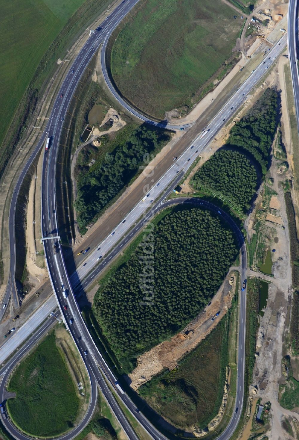 Schwanebeck aus der Vogelperspektive: Aus- und Umbauarbeiten am Autobahndreieck AD Schwanebeck / Kreuz Barnim an der Autobahn A10 und A11 bei Schwanebeck in Brandenburg