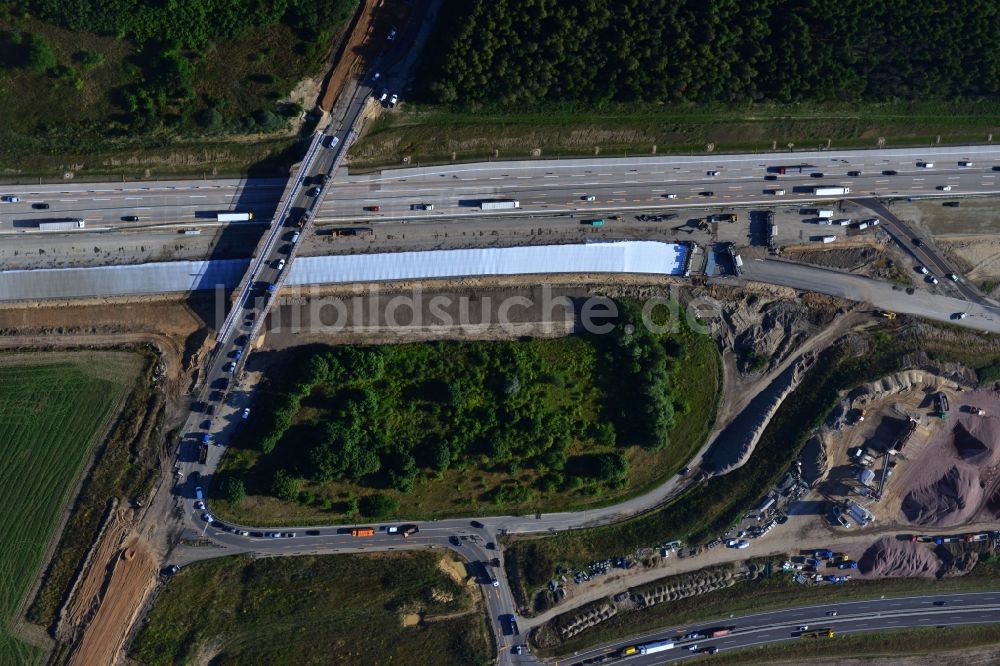 Luftaufnahme Schwanebeck - Aus- und Umbauarbeiten am Autobahndreieck AD Schwanebeck / Kreuz Barnim an der Autobahn A10 und A11 bei Schwanebeck in Brandenburg