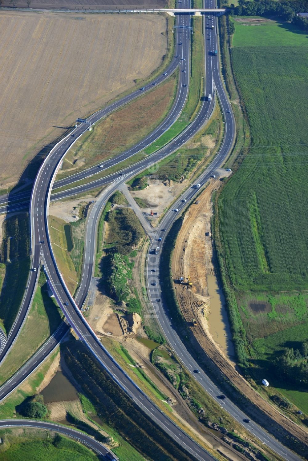 Schwanebeck aus der Vogelperspektive: Aus- und Umbauarbeiten am Autobahndreieck AD Schwanebeck / Kreuz Barnim an der Autobahn A10 und A11 bei Schwanebeck in Brandenburg