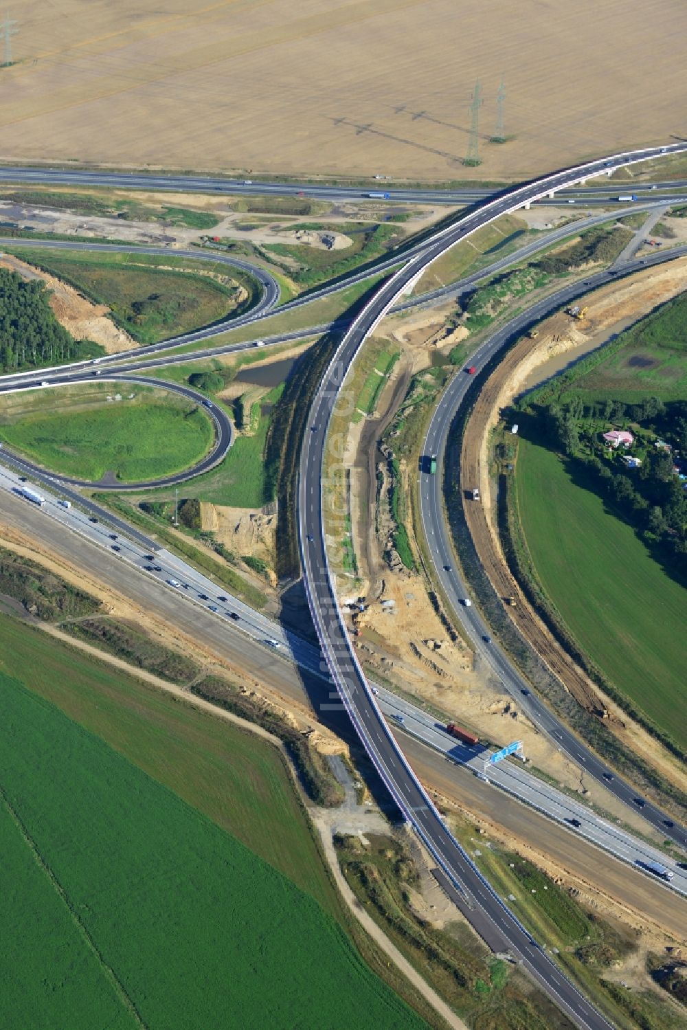 Schwanebeck aus der Vogelperspektive: Aus- und Umbauarbeiten am Autobahndreieck AD Schwanebeck / Kreuz Barnim an der Autobahn A10 und A11 bei Schwanebeck in Brandenburg