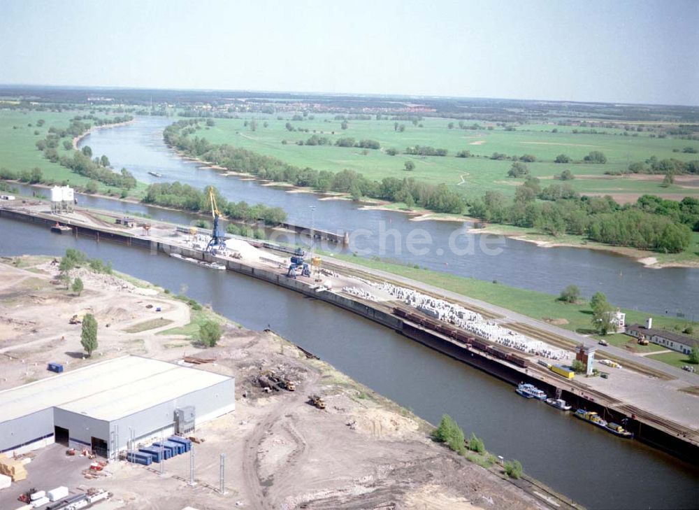 Magdeburg / Sachsen - Anhalt aus der Vogelperspektive: Ausbau des Abstiegskanales am Binnenhafen Magdeburg in Sachsen - Anhalt