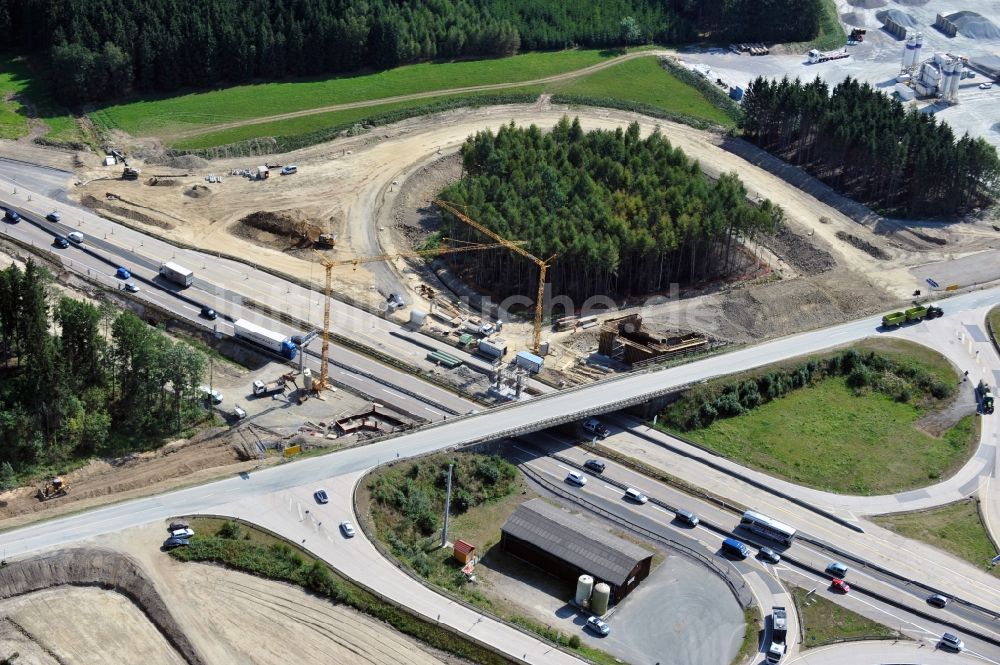 Dittersdorf aus der Vogelperspektive: Ausbau- Arbeiten und Baustellen an der Streckenführung der BAB Bundesautobahn A9 bei Dittersdorf in Thüringen