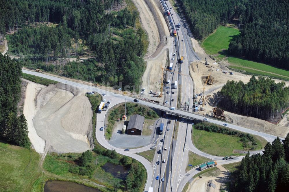 Luftaufnahme Dittersdorf - Ausbau- Arbeiten und Baustellen an der Streckenführung der BAB Bundesautobahn A9 bei Dittersdorf in Thüringen