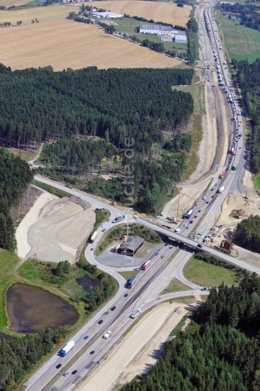 Dittersdorf von oben - Ausbau- Arbeiten und Baustellen an der Streckenführung der BAB Bundesautobahn A9 bei Dittersdorf in Thüringen