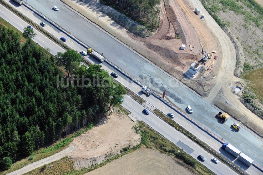 Dittersdorf aus der Vogelperspektive: Ausbau- Arbeiten und Baustellen an der Streckenführung der BAB Bundesautobahn A9 bei Dittersdorf in Thüringen