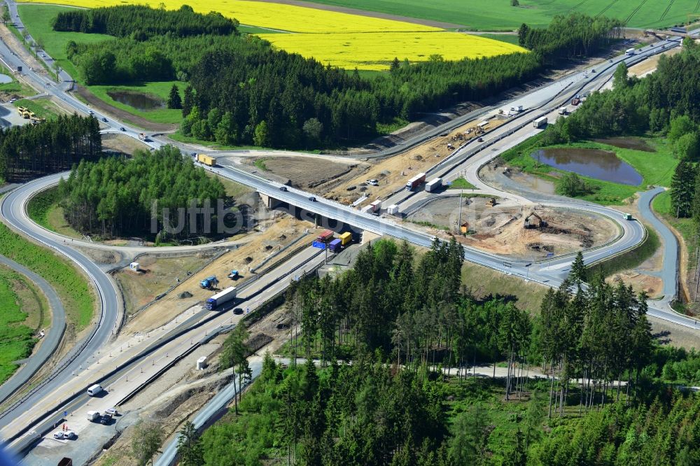 Dittersdorf aus der Vogelperspektive: Ausbau- Arbeiten und Baustellen an der Streckenführung der BAB Bundesautobahn A9 bei Dittersdorf in Thüringen