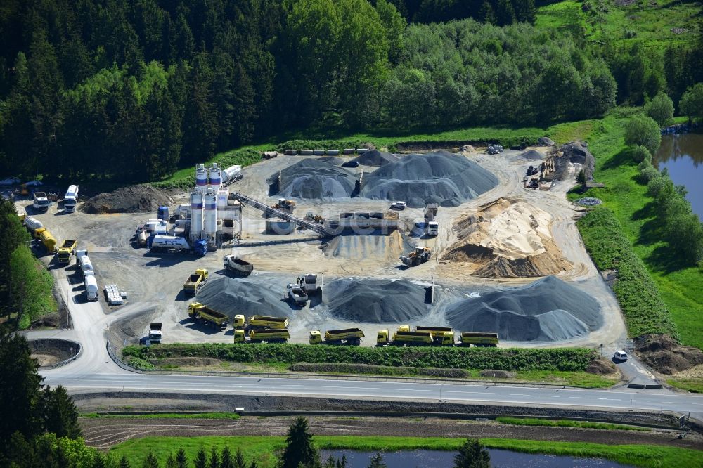 Dittersdorf von oben - Ausbau- Arbeiten und Baustellen an der Streckenführung der BAB Bundesautobahn A9 bei Dittersdorf in Thüringen