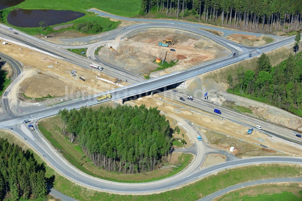 Dittersdorf aus der Vogelperspektive: Ausbau- Arbeiten und Baustellen an der Streckenführung der BAB Bundesautobahn A9 bei Dittersdorf in Thüringen