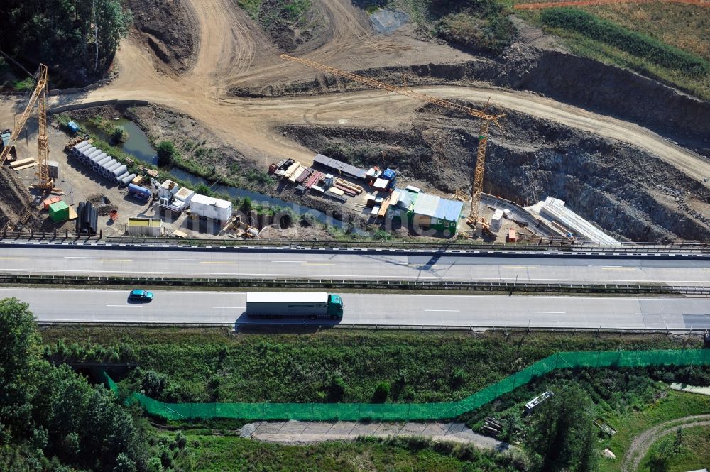 Luftaufnahme Görkwitz - Ausbau- Arbeiten und Baustellen an der Streckenführung der BAB Bundesautobahn A9 bei Görkwitz in Thüringen