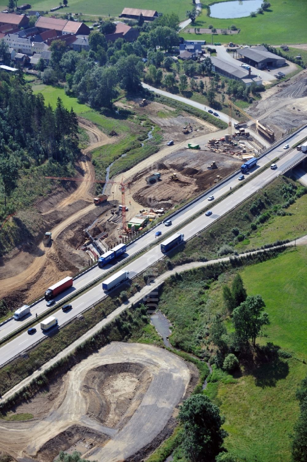 Görkwitz von oben - Ausbau- Arbeiten und Baustellen an der Streckenführung der BAB Bundesautobahn A9 bei Görkwitz in Thüringen