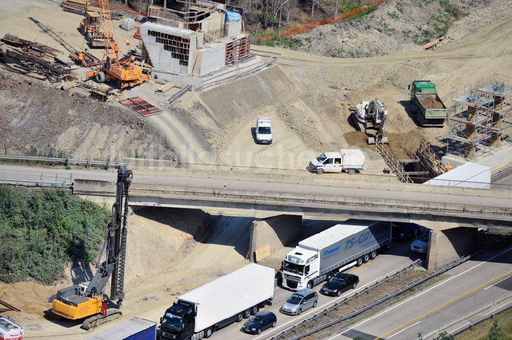 Köthnitz aus der Vogelperspektive: Ausbau- Arbeiten und Baustellen an der Streckenführung der BAB Bundesautobahn A9 bei Köthnitz in Thüringen