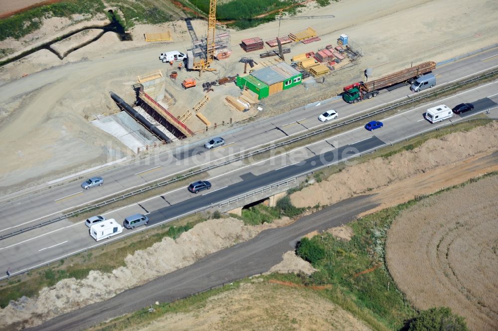 Köthnitz von oben - Ausbau- Arbeiten und Baustellen an der Streckenführung der BAB Bundesautobahn A9 bei Köthnitz in Thüringen