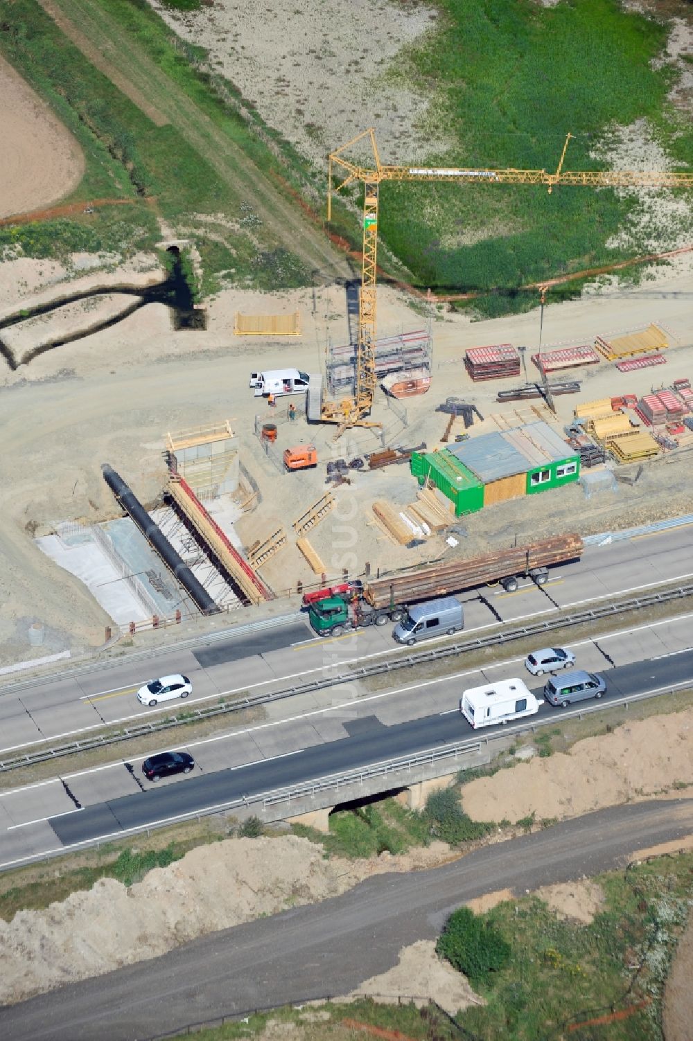 Köthnitz aus der Vogelperspektive: Ausbau- Arbeiten und Baustellen an der Streckenführung der BAB Bundesautobahn A9 bei Köthnitz in Thüringen