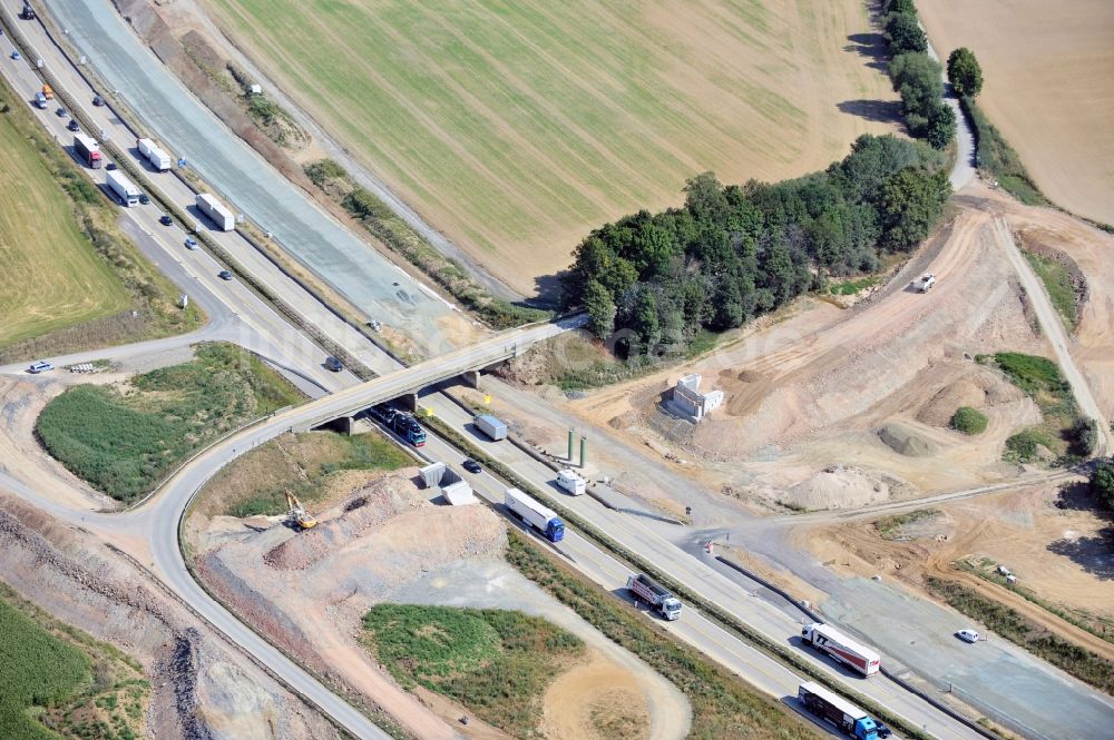 Lemnitz von oben - Ausbau- Arbeiten und Baustellen an der Streckenführung der BAB Bundesautobahn A9 bei Lemnitz in Thüringen