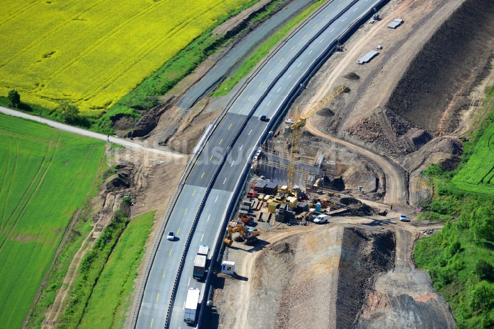 Lemnitz aus der Vogelperspektive: Ausbau- Arbeiten und Baustellen an der Streckenführung der BAB Bundesautobahn A9 bei Lemnitz in Thüringen