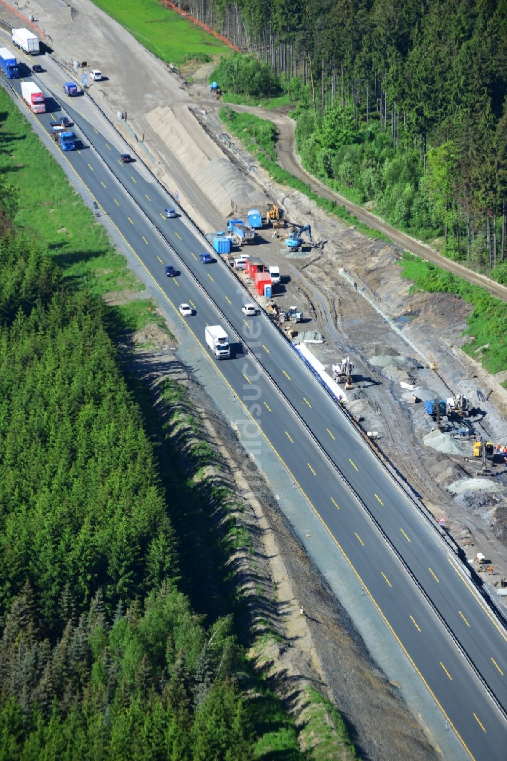 Lemnitz von oben - Ausbau- Arbeiten und Baustellen an der Streckenführung der BAB Bundesautobahn A9 bei Lemnitz in Thüringen