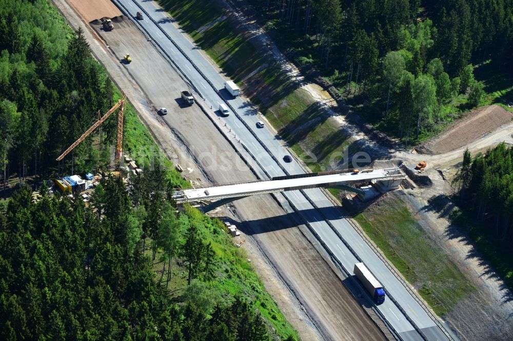 Lemnitz von oben - Ausbau- Arbeiten und Baustellen an der Streckenführung der BAB Bundesautobahn A9 bei Lemnitz in Thüringen