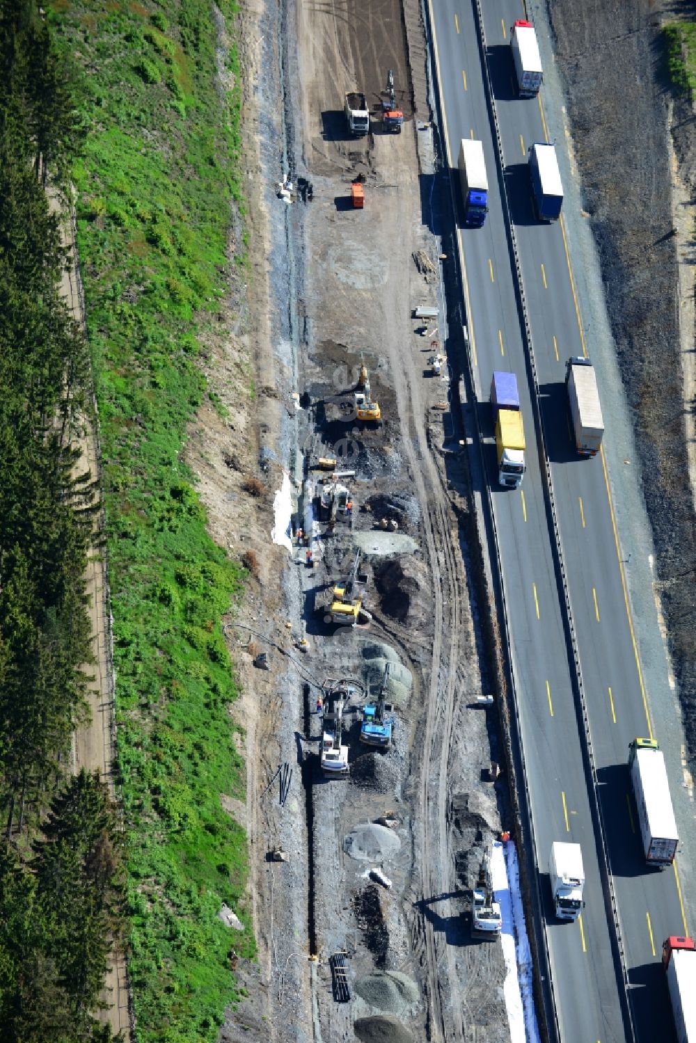 Lemnitz aus der Vogelperspektive: Ausbau- Arbeiten und Baustellen an der Streckenführung der BAB Bundesautobahn A9 bei Lemnitz in Thüringen