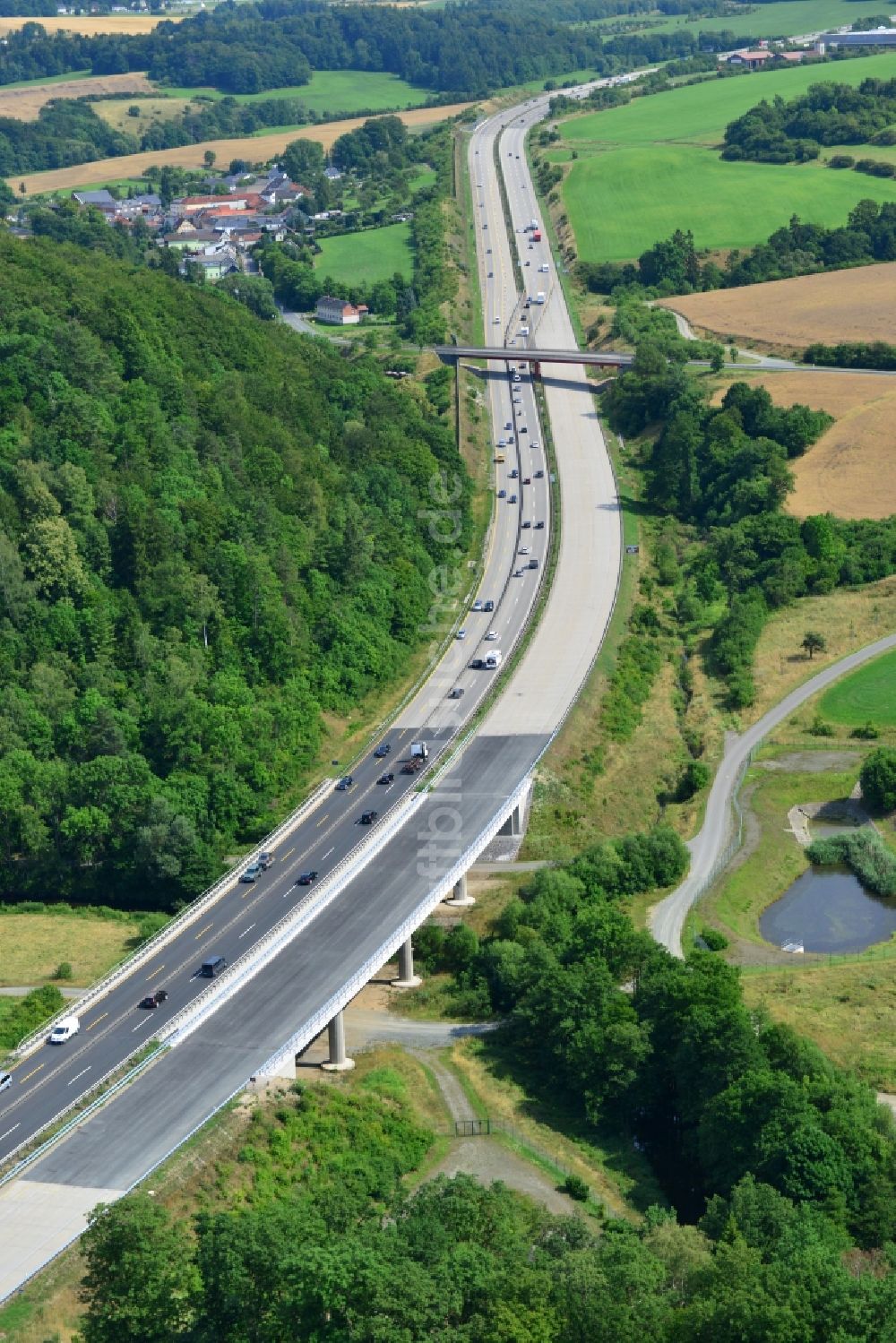 Luftbild Mönchgrün - Ausbau- Arbeiten und Baustellen an der Streckenführung der BAB Bundesautobahn A9 bei Mönchgrün in Thüringen