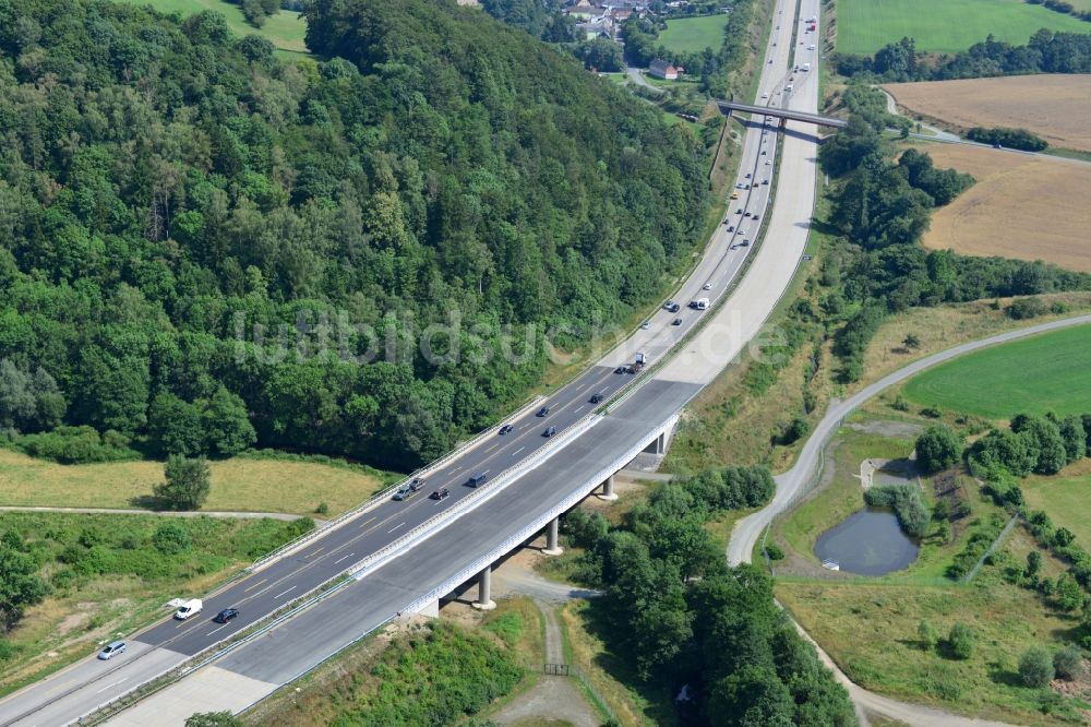 Luftaufnahme Mönchgrün - Ausbau- Arbeiten und Baustellen an der Streckenführung der BAB Bundesautobahn A9 bei Mönchgrün in Thüringen