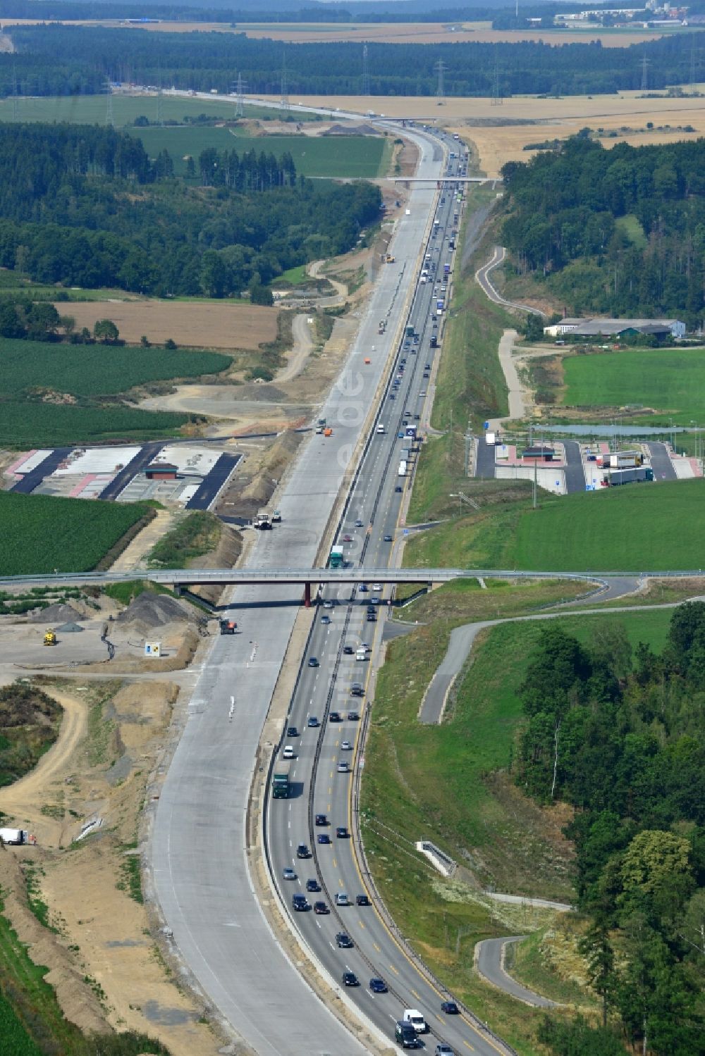 Mönchgrün von oben - Ausbau- Arbeiten und Baustellen an der Streckenführung der BAB Bundesautobahn A9 bei Mönchgrün in Thüringen