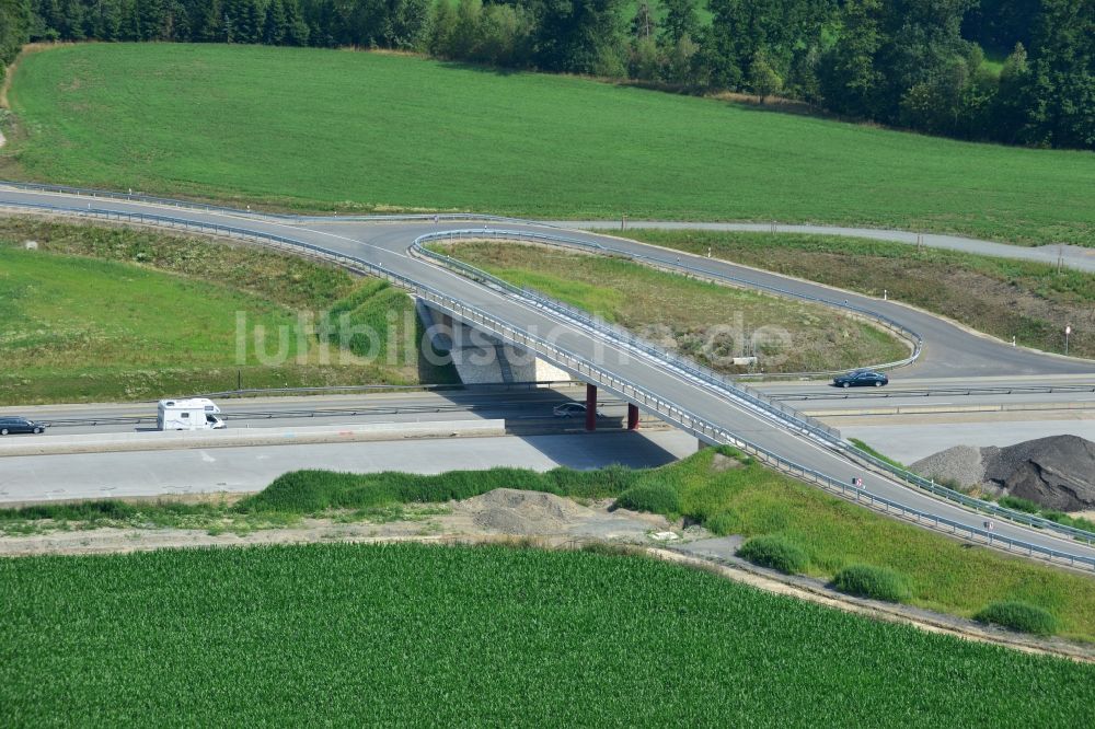 Mönchgrün aus der Vogelperspektive: Ausbau- Arbeiten und Baustellen an der Streckenführung der BAB Bundesautobahn A9 bei Mönchgrün in Thüringen